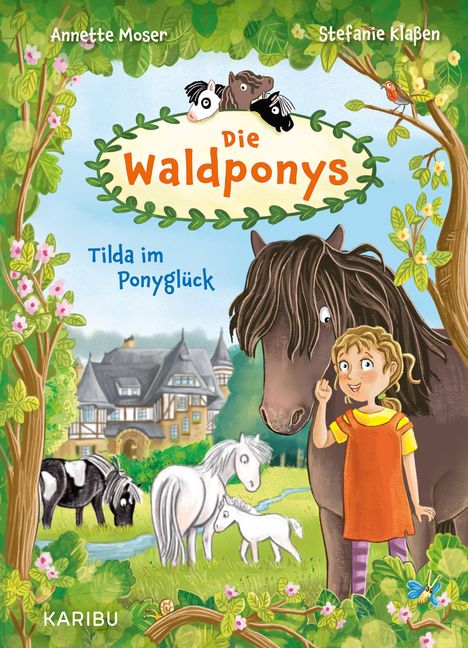 "Die Waldponys" und "Tilda im Ponyglück". Illustration: Mädchen mit Pony, im Hintergrund ein Fachwerkhaus und weitere Ponys.