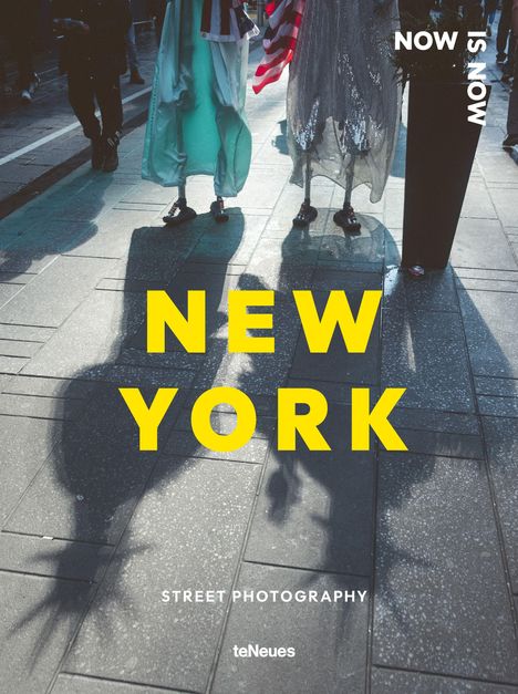 Text: "NEW YORK", "NOW IS NOW", "STREET PHOTOGRAPHY", "teNeues". Lange Schatten auf einer belebten Straße.