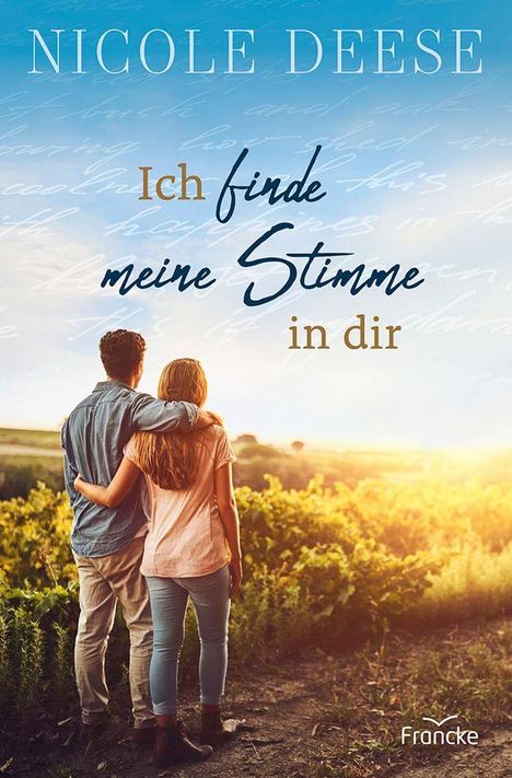 „Ich finde meine Stimme in dir“ steht über einem Paar, das in eine sonnige Landschaft schaut.