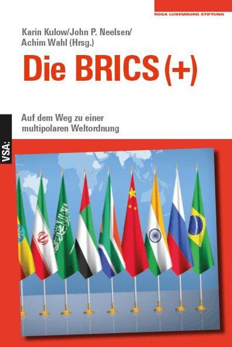 Text: "Die BRICS(+) Auf dem Weg zu einer multipolaren Weltordnung". Mehrere Länderflaggen vor einer Weltkarte.