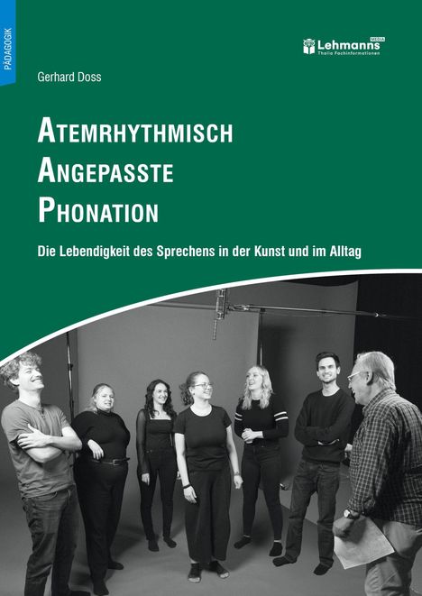 Gerhard Doss, Atemrhythmisch Angepasste Phonation, Die Lebendigkeit des Sprechens in der Kunst und im Alltag. Oben links: Logo. Darunter lachen sieben Personen in einem Studio.