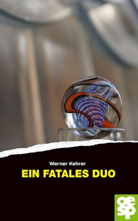 Text: "Werner Kehrer EIN FATALES DUO". Oben eine Glaskugel mit bunten Mustern auf unscharfem Hintergrund. Logo unten rechts.
