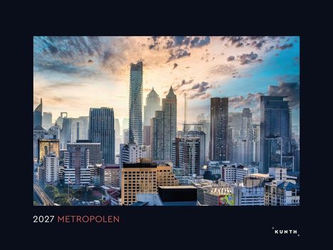 2027 METROPOLEN. Eine Skyline mit vielen hohen Gebäuden unter einem farbenfrohen, wolkigen Himmel.