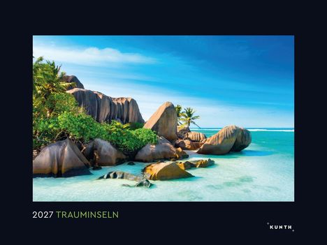 2027 TRAUMINSELN. Große Felsen und Palmen am türkisfarbenen Meer unter einem blauen Himmel.