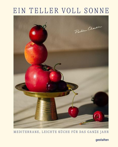 "EIN TELLER VOLL SONNE", "MEDITERRANE, LEICHTE KÜCHE FÜR DAS GANZE JAHR". Obst auf einem Metallteller.