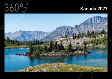"360°" und "Kanada 2027" auf schwarzem Hintergrund. Ein ruhiger See mit klarblauem Wasser, umgeben von Bergen und Bäumen.
