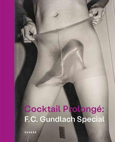 „Cocktail Prolongé: F.C. Gundlach Special“ steht auf einem Foto eines Mannes mit einem Schuh unter durchsichtiger Kleidung.