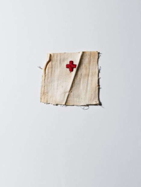 Henry Leutwyler: International Red Cross &amp; Red Crescent Museum, Buch