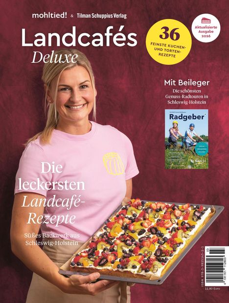 „Landcafés Deluxe: Die leckersten Landcafé-Rezepte. Süßes Backwerk aus Schleswig-Holstein.“  
Frau hält Obstkuchen.