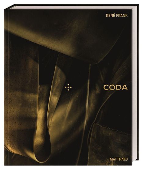 Buch mit den goldenen Texten: "RENÉ FRANK", "CODA", "MATTHAES". Dunkles, abstraktes, fließendes Design.