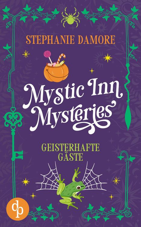 "Stephanie Damore. Mystic Inn Mysteries. Geisterhafte Gäste." Illustration: Schlüssel, Kürbis mit Süßigkeiten, Frosch mit Flügeln.
