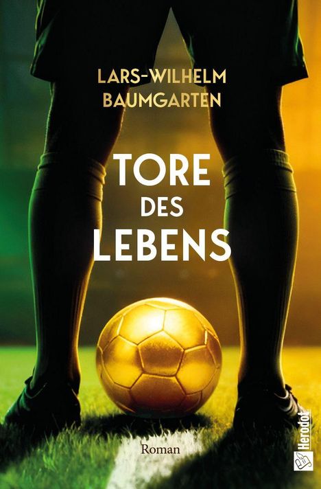 "Tore des Lebens" in Weiß. Fußball zwischen Beinen eines Spielers. Dunkle Silhouetten, grüner und gelber Hintergrund.
