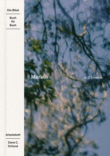 Text: "Die Bibel Buch für Buch", "Markus", "in 12 Einheiten", "Arbeitsheft", "Dane C. Ortlund". Verschwommene Baumspiegelung.