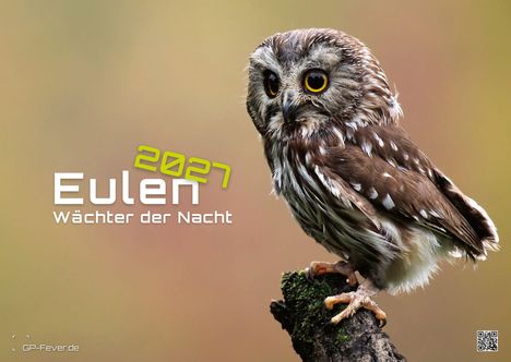 "Eulen 2027: Wächter der Nacht". Eine Eule mit gelben Augen sitzt auf einem Ast vor unscharfem Hintergrund.
