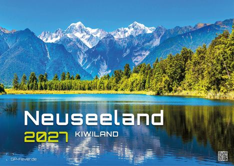 "Neuseeland 2027 KIWI LAND". Malerische Landschaft mit Bergen, Wald und einem See unter einem klaren blauen Himmel.