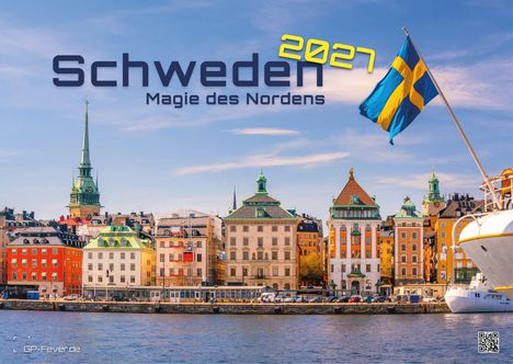 Schweden 2027, Magie des Nordens. Stadtansicht mit bunten Gebäuden, Kirchturm und schwedischer Flagge am Wasser.