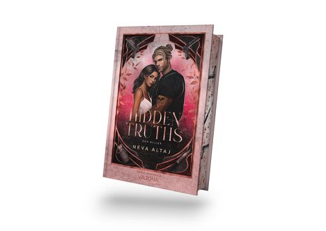 "Hidden Truths: Der Killer" von Neva Altaj. Cover mit einem Paar in inniger Pose, umgeben von floralen Mustern und Pistolen.