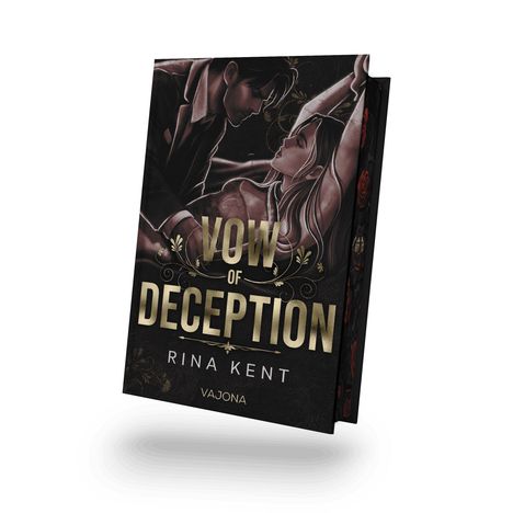 "VOW OF DECEPTION", "RINA KENT", "VAJONA". Ein Paar in inniger Pose auf schwarzem Hintergrund.