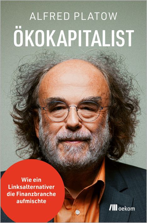 „ALFRED PLATOW ÖKOKAPITALIST. Wie ein Linksalternativer die Finanzbranche aufmischte.“ Porträt eines Mannes mit Brille und Bart.