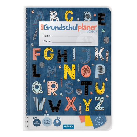 „Der Grundschulplaner 2026/27. Name: ______. Klasse: ______.“, verspieltes ABC auf blauem Hintergrund mit bunten Buchstaben.