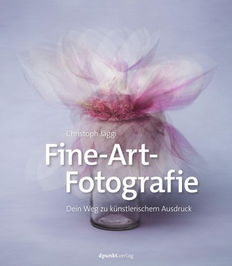 Text: "Christoph Jäggi. Fine-Art-Fotografie. Dein Weg zu künstlerischem Ausdruck. dpunkt.verlag". Unscharfe Blume in Violett.