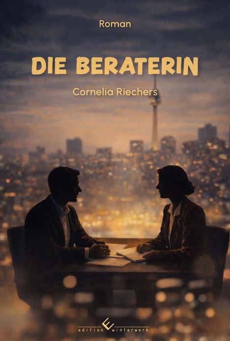 "Roman: DIE BERATERIN, Cornelia Riechers. Zwei Personen im Gespräch, Silhouette vor unscharfer Stadtansicht bei Dämmerung."