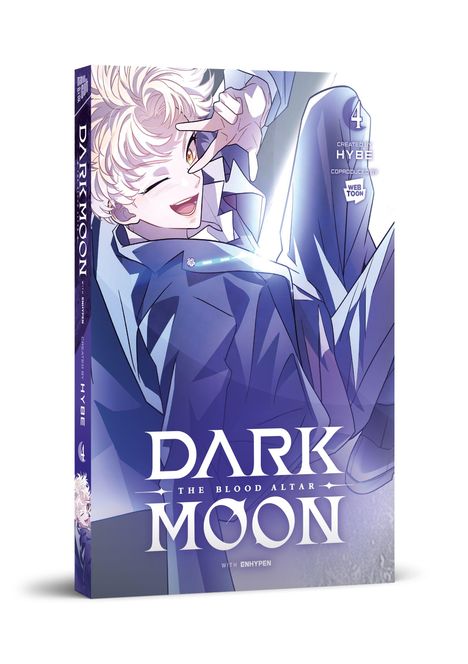 "Dark Moon: The Blood Altar" Vol. 4. Illustration eines lächelnden Charakters mit blonden Locken und weiß-blauer Kleidung.