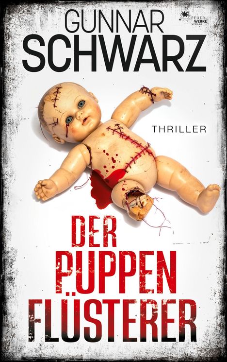 „Gunnar Schwarz. Thriller. Der Puppenflüsterer.“ Ein beschädigtes Puppenbaby liegt blutend.