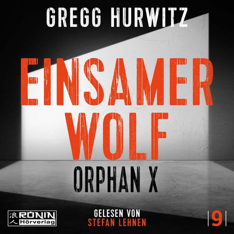 Text: "Gregg Hurwitz, Einsamer Wolf, Orphan X, Gelesen von Stefan Lehnen, Ronin Hörverlag, 9." Ein dunkler Raum mit Lichtstrahl.