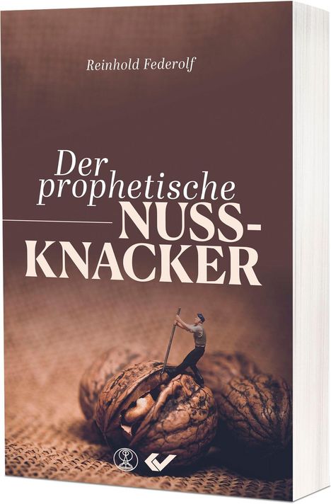 „Der prophetische Nussknacker“ von Reinhold Federolf. Ein kleiner Mann knackt eine große Walnuss mit einer Stange.