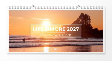 Text: „LIFE is MORE 2027 PANORAMAKALENDER“. Surfer im Meer bei Sonnenuntergang mit Bäumen im Hintergrund.
