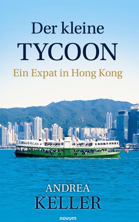 „Der kleine Tycoon: Ein Expat in Hong Kong“ von Andrea Keller. Skyline mit grünem Fährschiff auf blauem Wasser.
