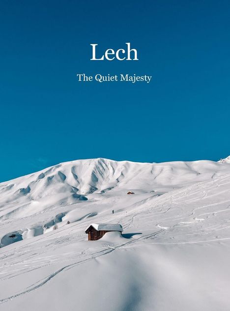 Text: "Lech The Quiet Majesty". Winterlandschaft, verschneite Berge, klarer blauer Himmel, Hütte im Vordergrund.