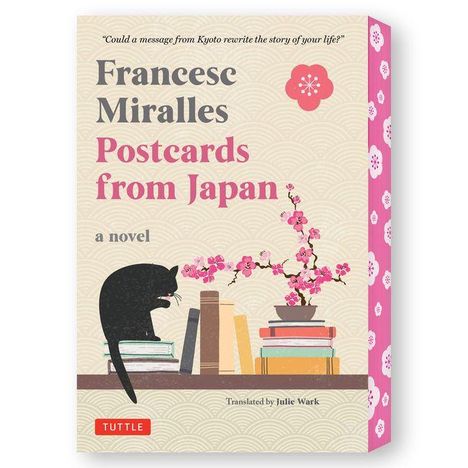 Buchtitel: "Postcards from Japan" von Francesc Miralles. Ein schwarzer Katzenschatten neben Büchern und Kirschblüten.