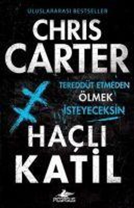 Text: "Chris Carter, Tereeddüt Etmeden Ölmek İsteyeceksin, Haçlı Katil". Düsterer Hintergrund mit einem blauen Kreuz.