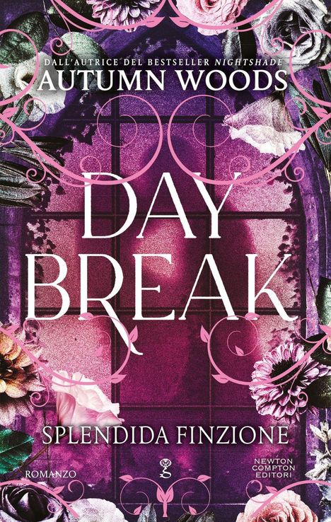 "DAY BREAK" groß, darunter "Splendida Finzione". Hintergrund rosa mit floralen Mustern und dekorativen Elementen.