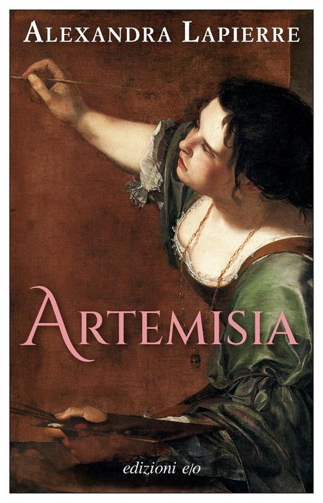 "Alexandra Lapierre", "Artemisia", "edizioni e/o". Eine Frau malt und trägt ein grünes, detailreiches Gewand.