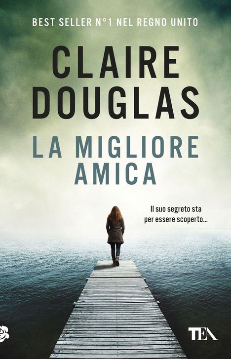 „Best seller n°1 nel Regno Unito. Claire Douglas: La migliore amica. Il suo segreto sta per essere scoperto...“ Eine Frau auf einem Steg.