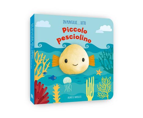 "Piccolo Pesciolino" in roten Buchstaben, blauer Ozeanhintergrund mit gelbem Plüschfisch und bunten Korallen.
