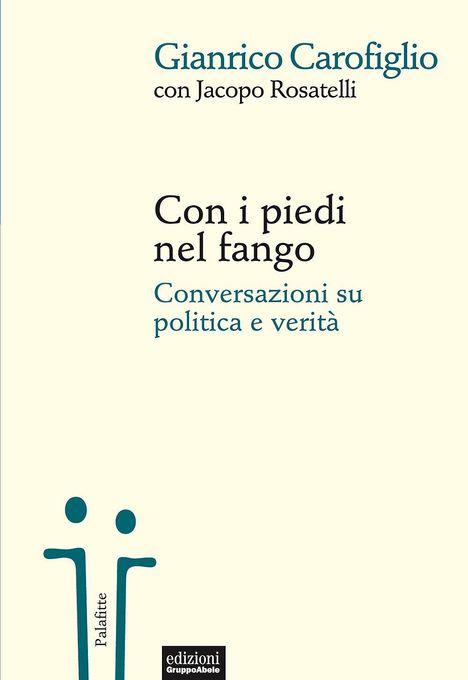 Text: „Gianrico Carofiglio con Jacopo Rosatelli. Con i piedi nel fango. Conversazioni su politica e verità.“ Schlichtes Design.