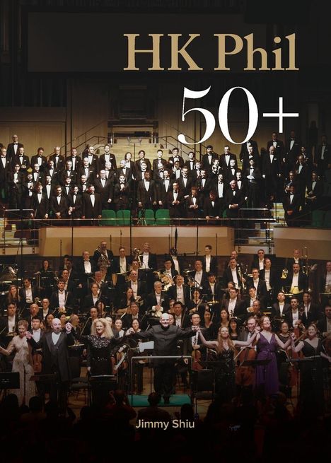 Texte: "HK Phil 50+", "Jimmy Shiu". Großer Chor und Orchester auf einer Bühne in eleganter Kleidung.