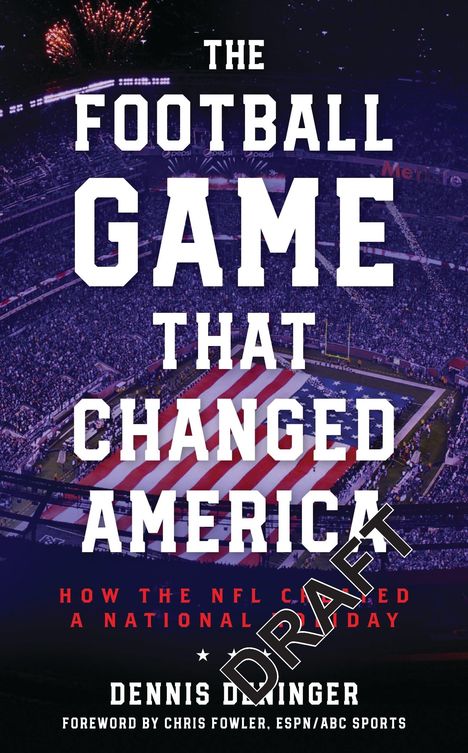 "DRAFT" überlagert einen Stadionblick bei Nacht. Titel: "The Football Game That Changed America". Autor: Dennis Deninger.