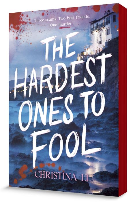 "Three scams. Two best friends. One murder." "THE HARDEST ONES TO FOOL" von Christina Li, vor Küste bei Nacht.