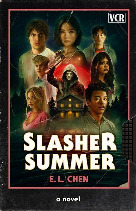 "Slasher Summer" von E.L. Chen. Illustration: Sieben junge Menschen, unheimliches Haus im Hintergrund, VHS-Stil.