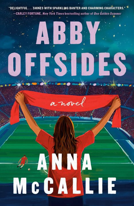 Text: "ABBY OFFSIDES", "a novel", "ANNA McCALLIE". Illustration: Frau hält roten Schal im Stadion, Spiel läuft.