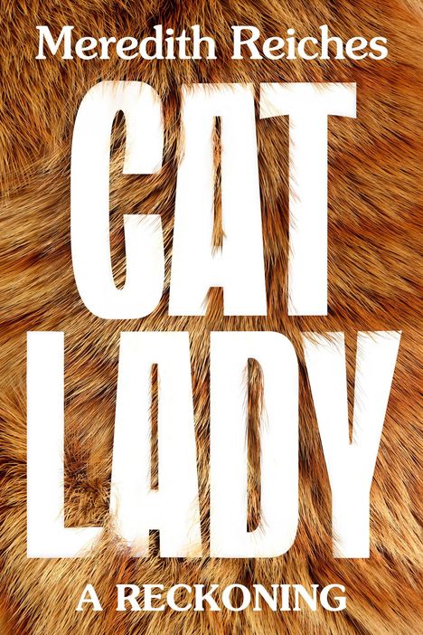 "Meredith Reiches", "CAT LADY", "A RECKONING". Hintergrund aus orange-braunem Fell.