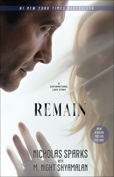 Der Text enthält: "#1 New York Times Bestseller", "A Supernatural Love Story", "Remain", "Nicholas Sparks with M. Night Shyamalan". Zwei Gesichter berühren fast einander, eine Hand im Vordergrund.