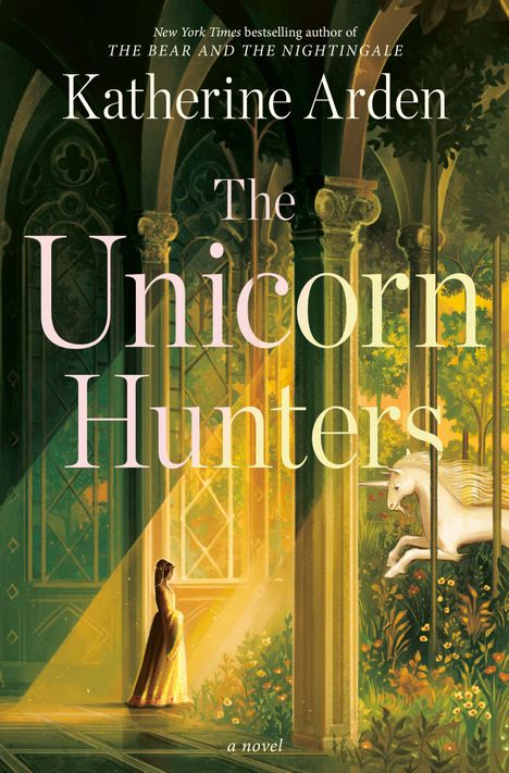 Text: Katherine Arden, The Unicorn Hunters, a novel.  
Illustration: Eine Frau in einem bogenförmigen Raum betrachtet ein Einhorn im Garten.