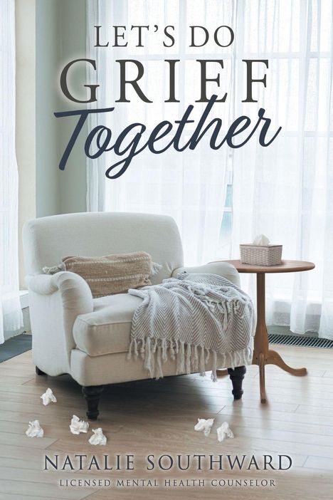 "LET’S DO GRIEF Together" und "Natalie Southward, Licensed Mental Health Counselor". Bequemer Sessel mit Kissen, Decke.