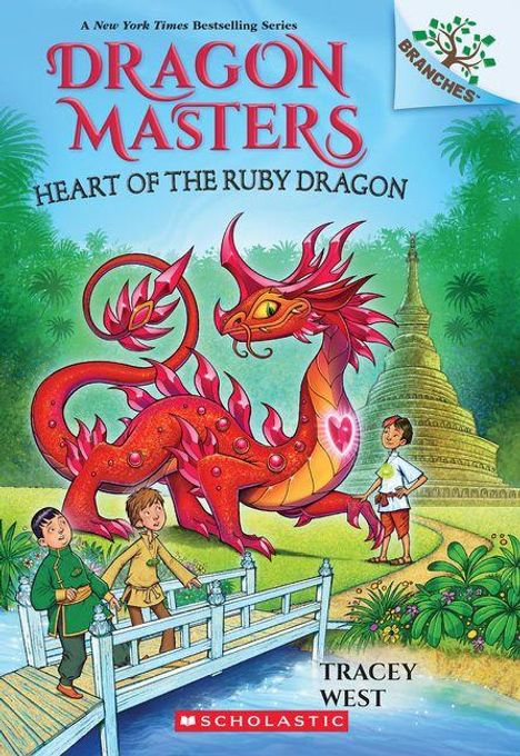 "Dragon Masters: Heart of the Ruby Dragon", obere Schrift. Illustration: Roter Drache mit Kindern vor Pagode im Grünen.